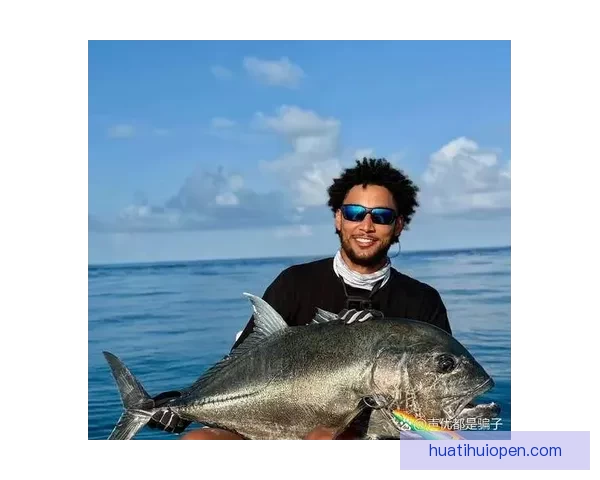 本-西蒙斯转战钓鱼展现新天赋社媒晒金枪鱼收获